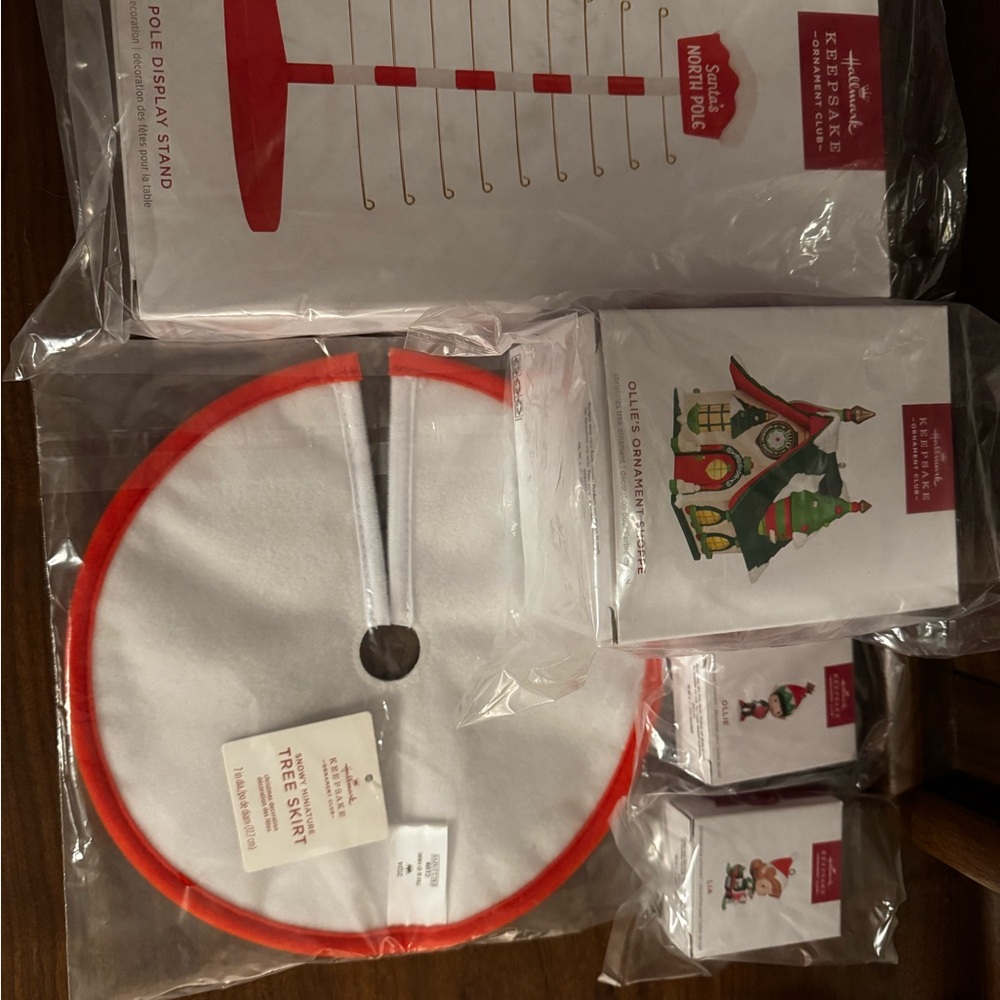 Hallmark Santa’s North Pole, Mini-Ornaments, & More! 2024 Member-Only Gifts NIB